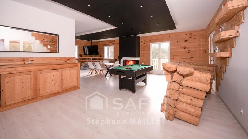 Maison - 227 m² - 8 pièces