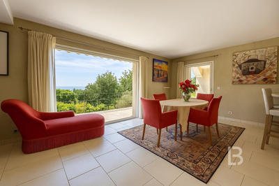 Maison - 312 m² - 7 pièces