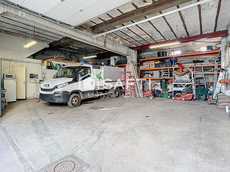 Local commercial - 130 m² - 1 pièce