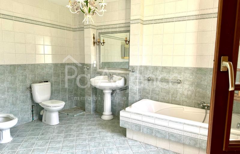 Maison - 205 m² - 7 pièces