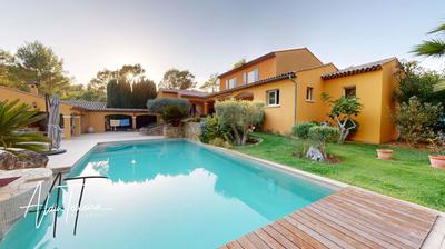 Maison - 308 m² - 8 pièces