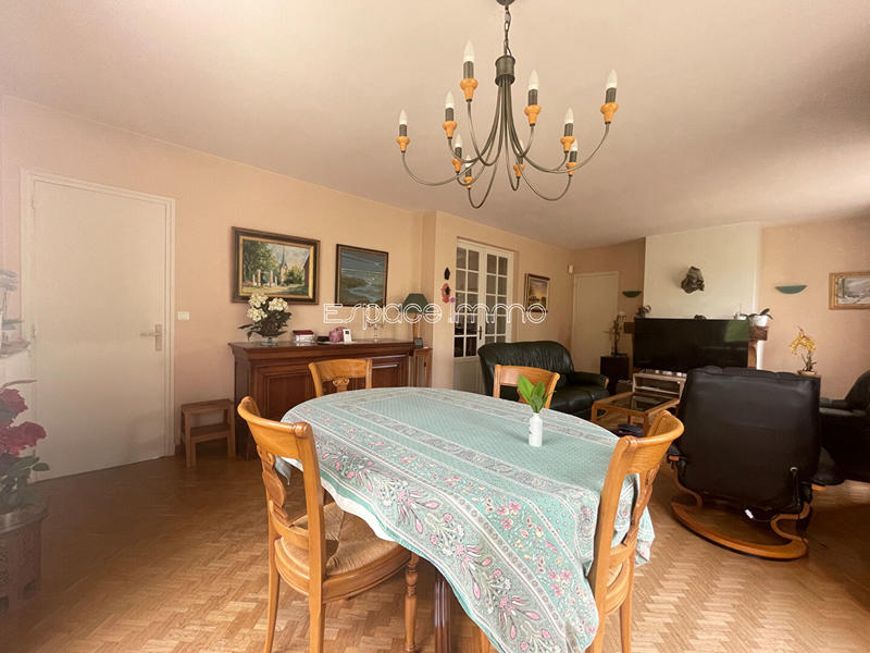 Maison - 197 m² - 7 pièces