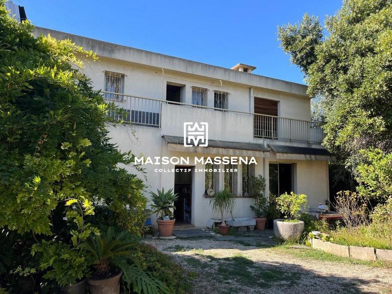 Villa - 245 m² - 7 pièces