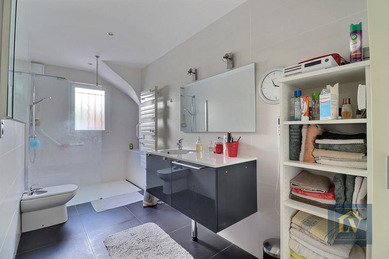 Villa - 181 m² - 6 pièces