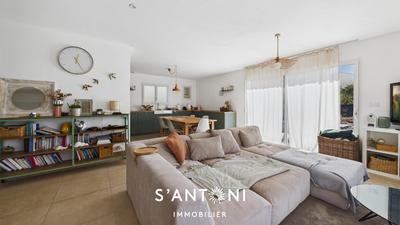 Maison - 104 m² - 4 pièces