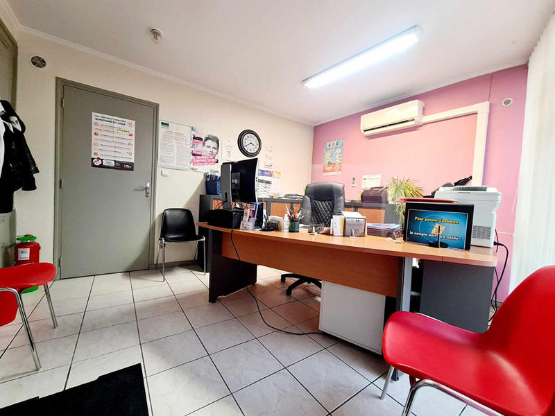 Maison - 280 m² - 10 pièces