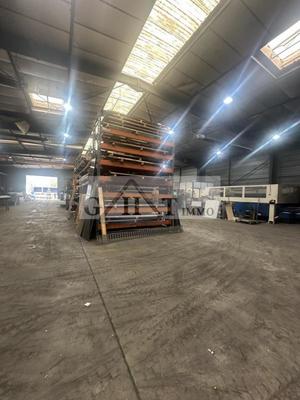 Entrepôt - 1 535 m²