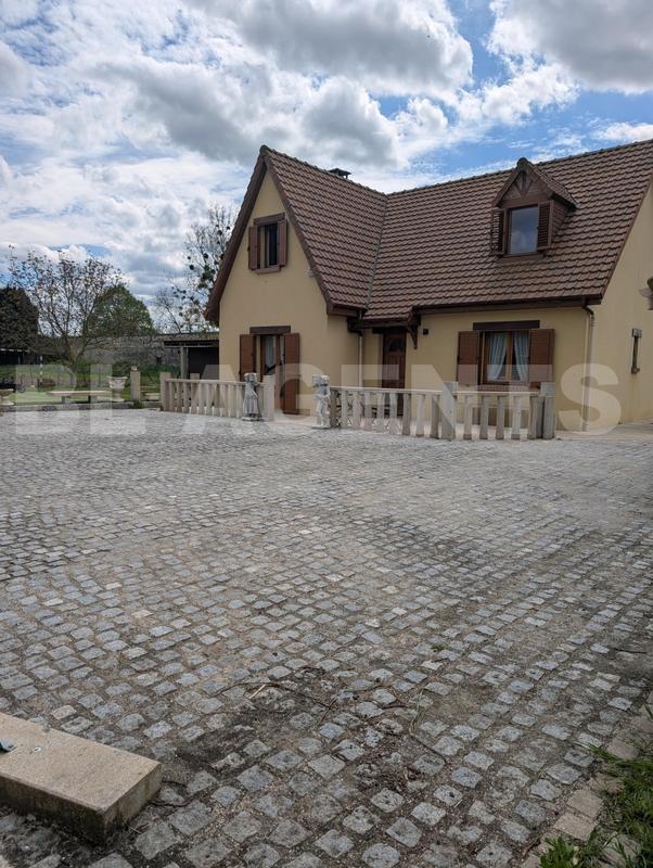 Maison traditionnelle - 138 m² - 6 pièces