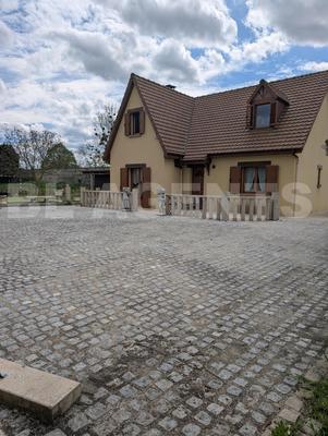 Maison traditionnelle - 138 m² - 6 pièces