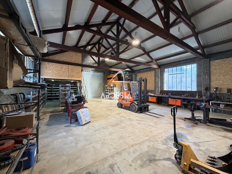 Entrepôt - 600 m²