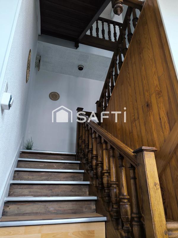 Maison - 230 m² - 10 pièces