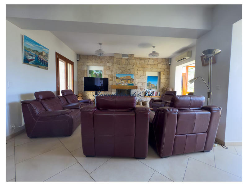 Maison - 327 m² - 11 pièces