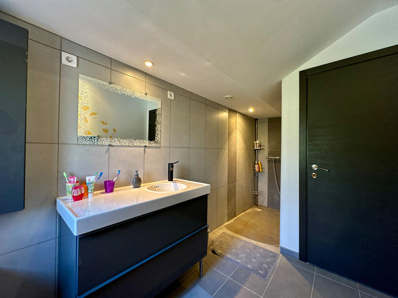 Maison - 200 m² - 7 pièces