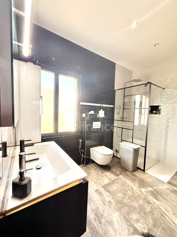 Maison - 193 m² - 7 pièces