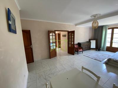 Maison traditionnelle - 353 m² - 9 pièces