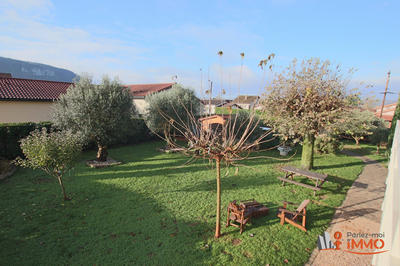 Maison - 90 m² - 8 pièces