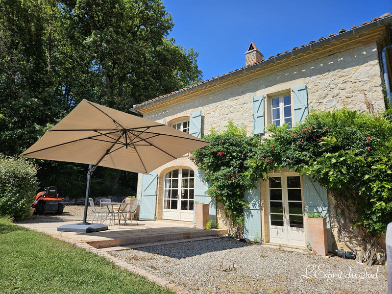 Maison - 251 m² - 9 pièces