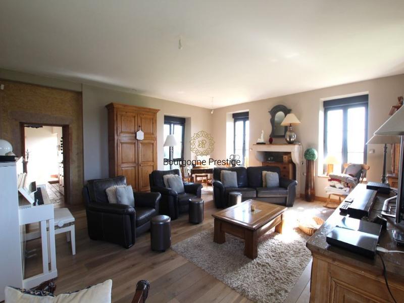 Propriété - 255 m² - 7 pièces