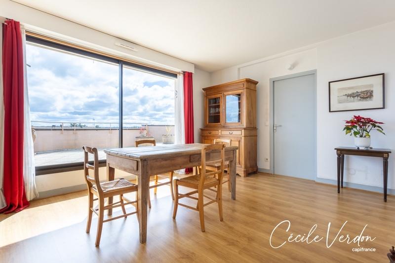 Appartement - 192 m² - 8 pièces
