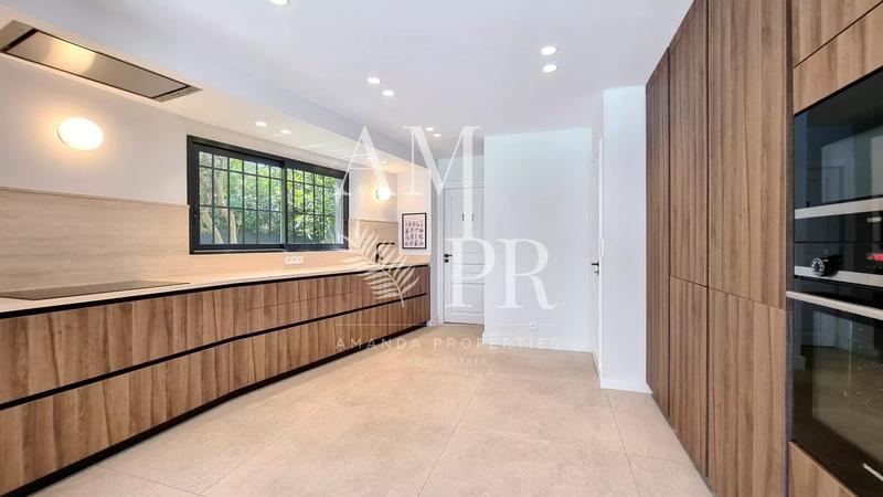 Villa - 253 m² - 6 pièces