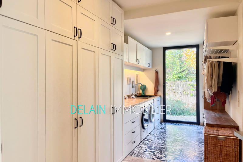 Maison - 257 m² - 5 pièces