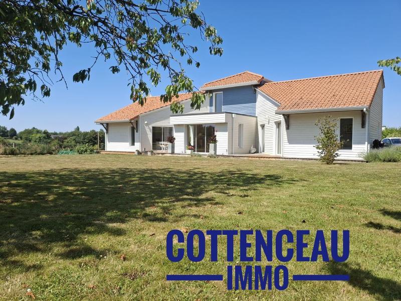 Pavillon - 170 m² - 8 pièces