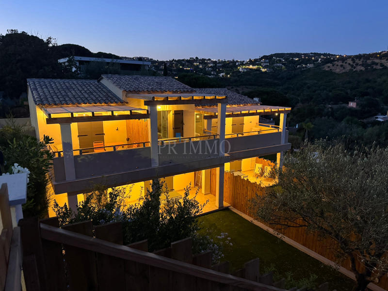 Maison - 250 m² - 12 pièces