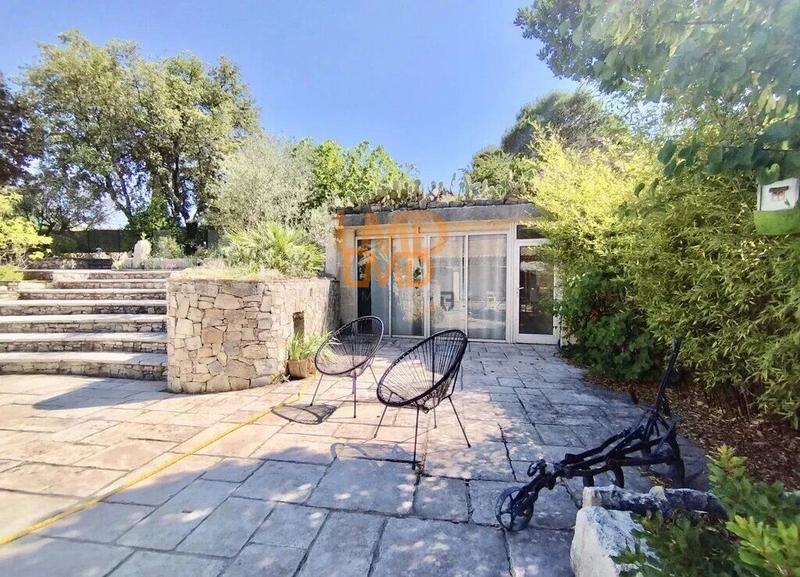 Propriété - 320 m² - 10 pièces