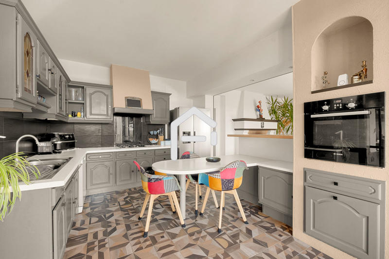 Maison - 478 m² - 12 pièces