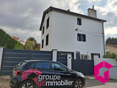 Maison - 221 m² - 8 pièces