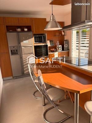 Maison - 212 m² - 7 pièces