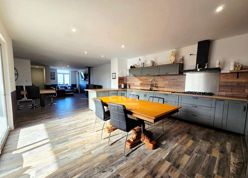 Maison - 141 m² - 6 pièces