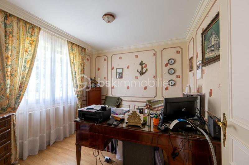 Maison - 186 m² - 7 pièces