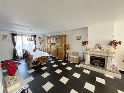 Pavillon - 154 m² - 8 pièces