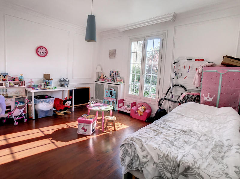 Maison - 185 m² - 9 pièces