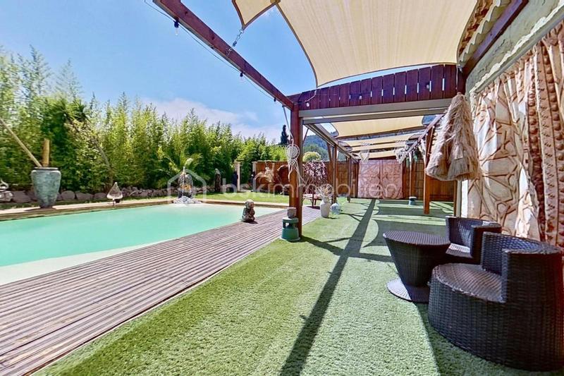 Villa - 254 m² - 10 pièces