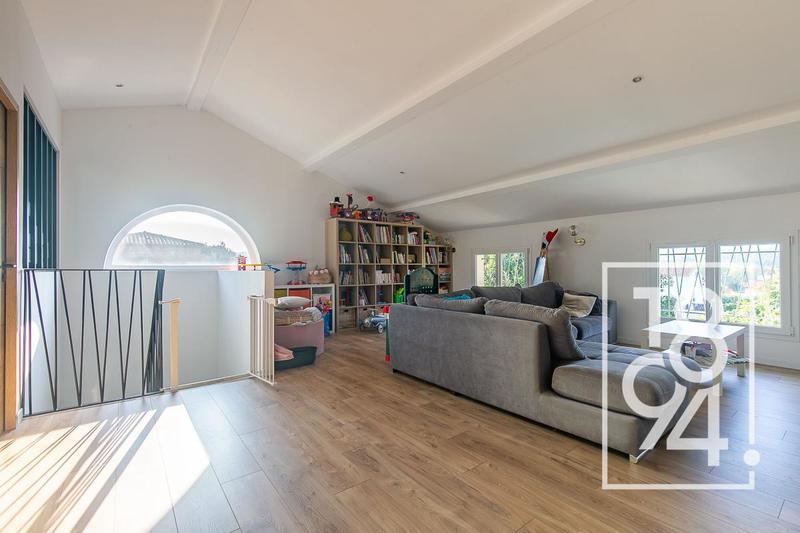 Maison - 300 m² - 6 pièces