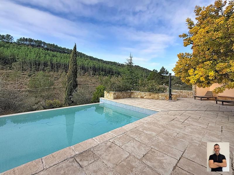 Maison - 200 m² - 6 pièces