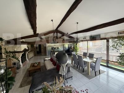 Maison - 269 m² - 9 pièces