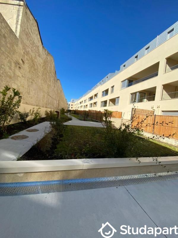 Chambre - 80 m² - 1 pièce