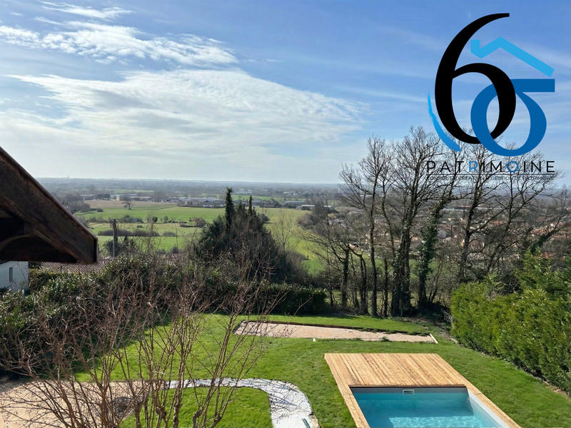 Maison - 240 m² - 8 pièces