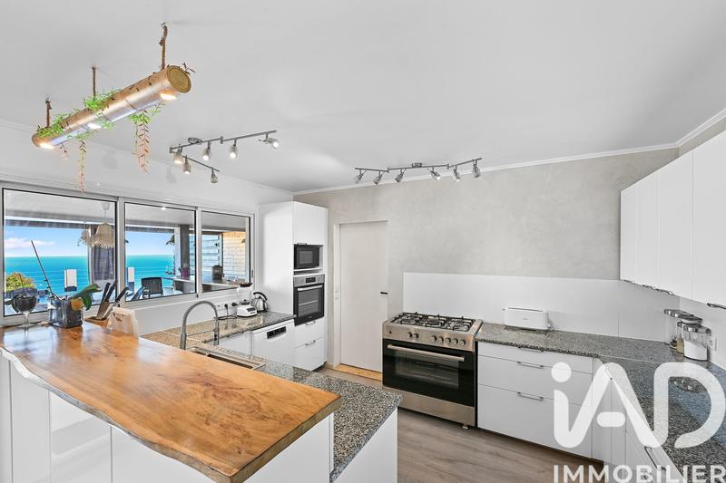 Maison - 215 m² - 7 pièces