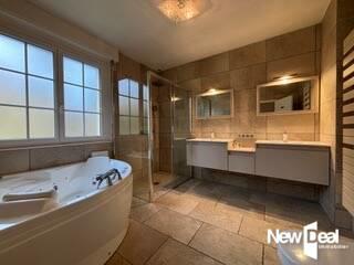 Maison - 230 m² - 7 pièces