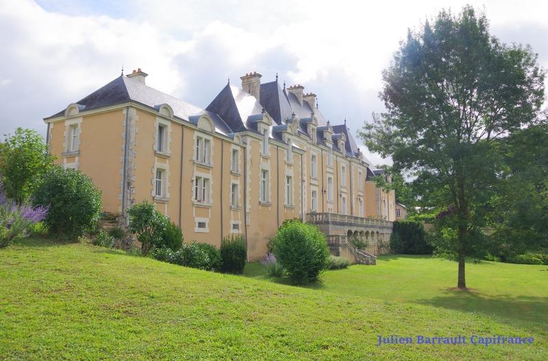 Château - 1 098 m² - 22 pièces