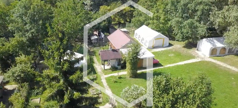 Propriété - 482 m² - 7 pièces