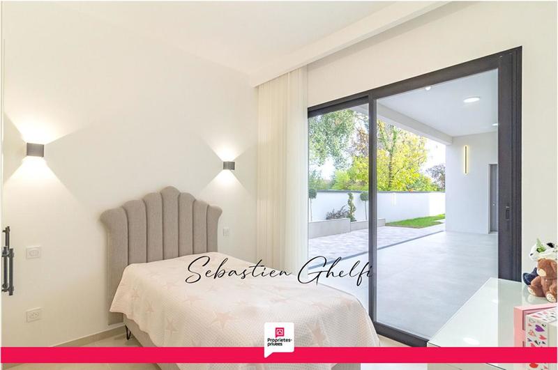 Maison - 220 m² - 9 pièces