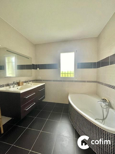 Maison - 103 m² - 4 pièces