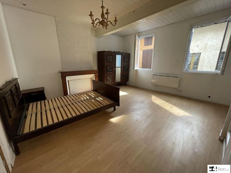 Maison traditionnelle - 177 m² - 7 pièces