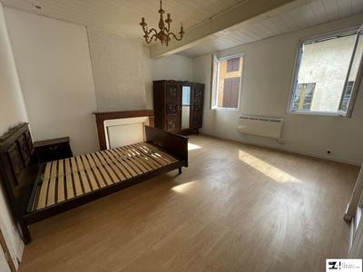 Maison traditionnelle - 177 m² - 7 pièces