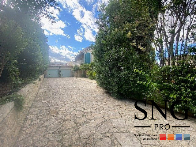 Maison - 293 m² - 5 pièces